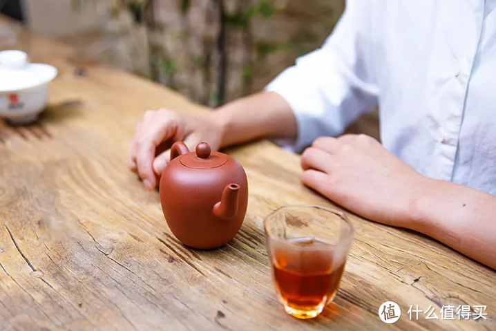 春天喝茶不能乱喝，花茶、绿茶和白茶，哪种茶更适合春季喝呢