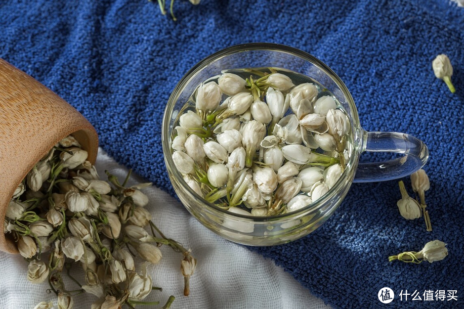 春天喝茶不能乱喝，花茶、绿茶和白茶，哪种茶更适合春季喝呢