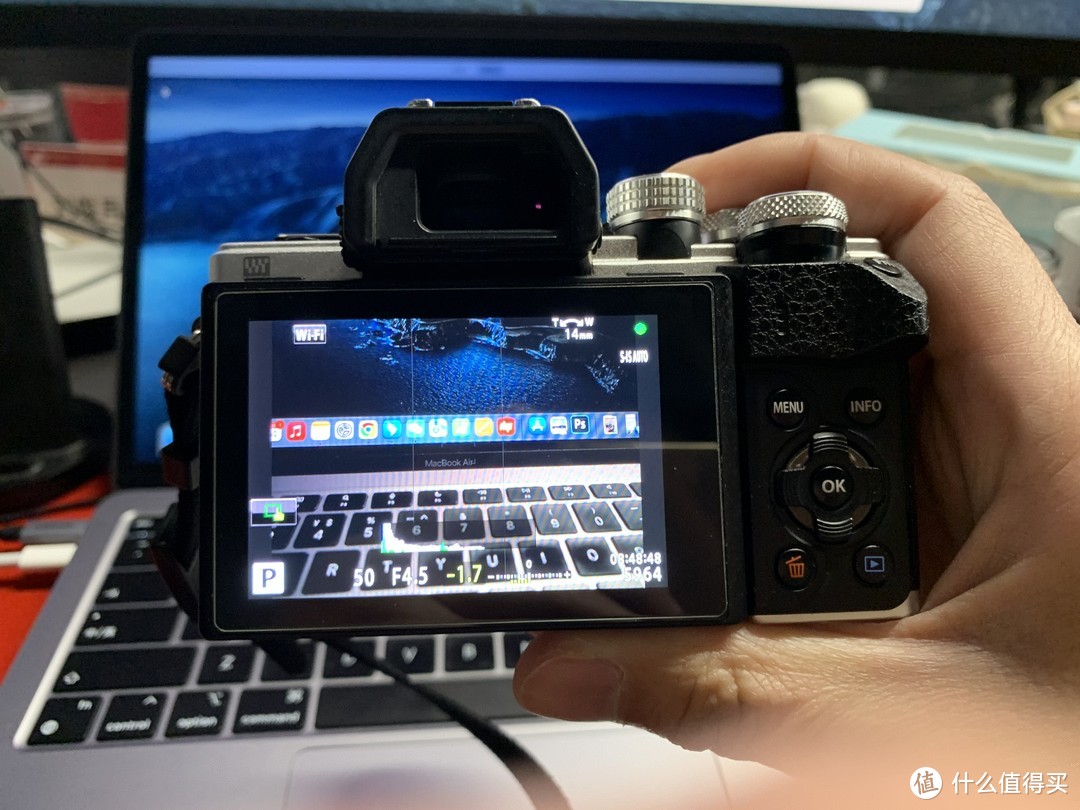 两千元能买到什么样的相机：奥林巴斯E-M10 MarkⅡ套机