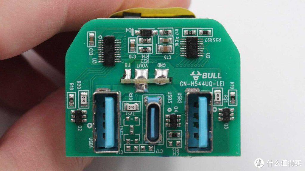 拆解报告：BULL公牛2A1C 20W快充电源净化插座GN-H544UQ