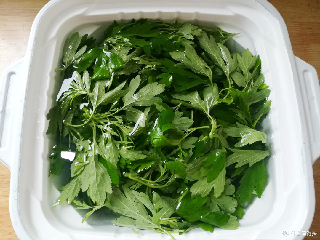这菜全身是宝,很多人当成草,煮汤喝好处多,女性可多吃