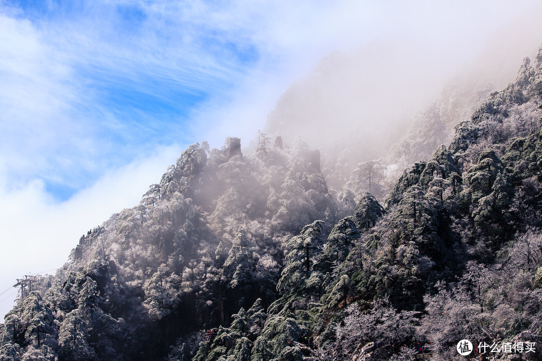 人间四月天，冰雪下的黄山奇景