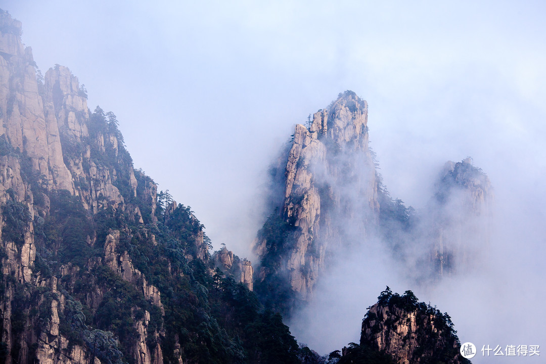 人间四月天，冰雪下的黄山奇景