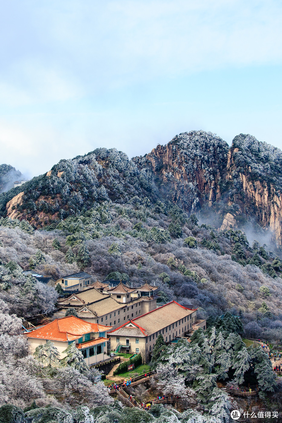 人间四月天，冰雪下的黄山奇景