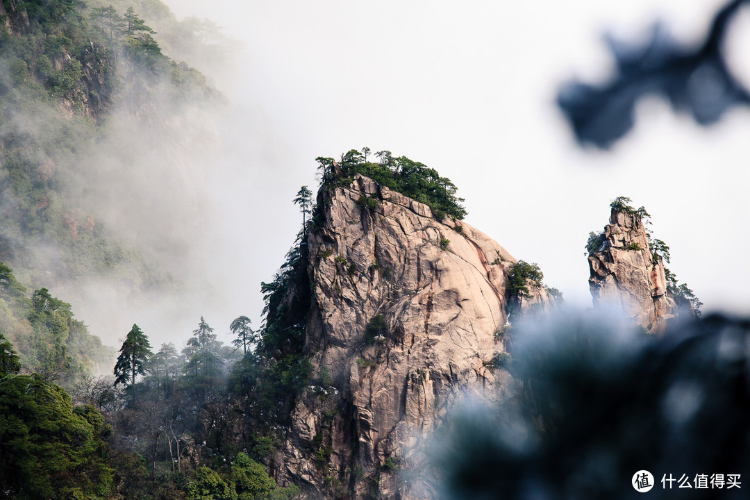 人间四月天，冰雪下的黄山奇景