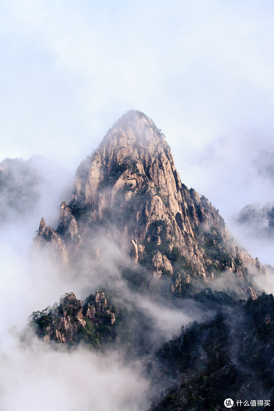 人间四月天，冰雪下的黄山奇景