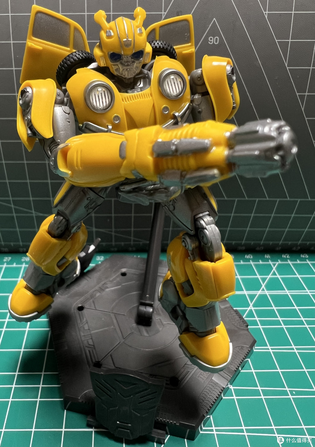 闲敲棋子落灯花篇九十小号手拼装变形金刚大黄蜂