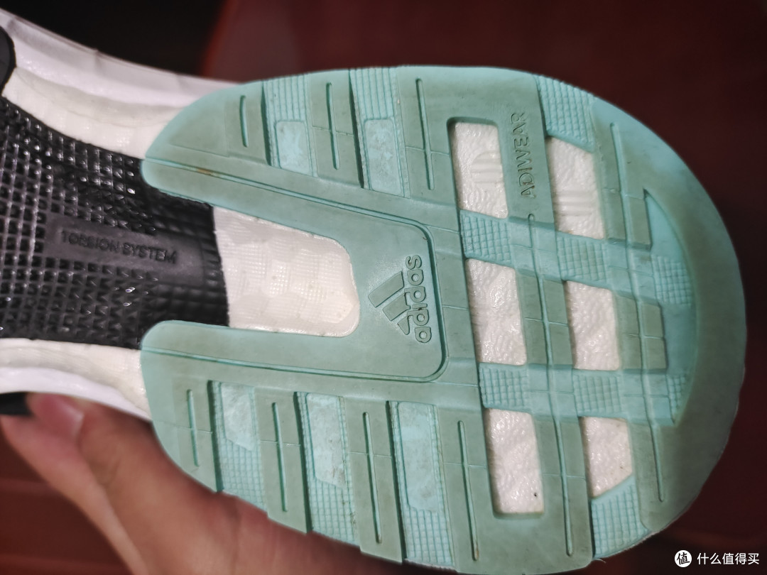 磨损几乎看不出50公里后,磨损几乎看不出个人感觉马牌比adiwear要耐磨