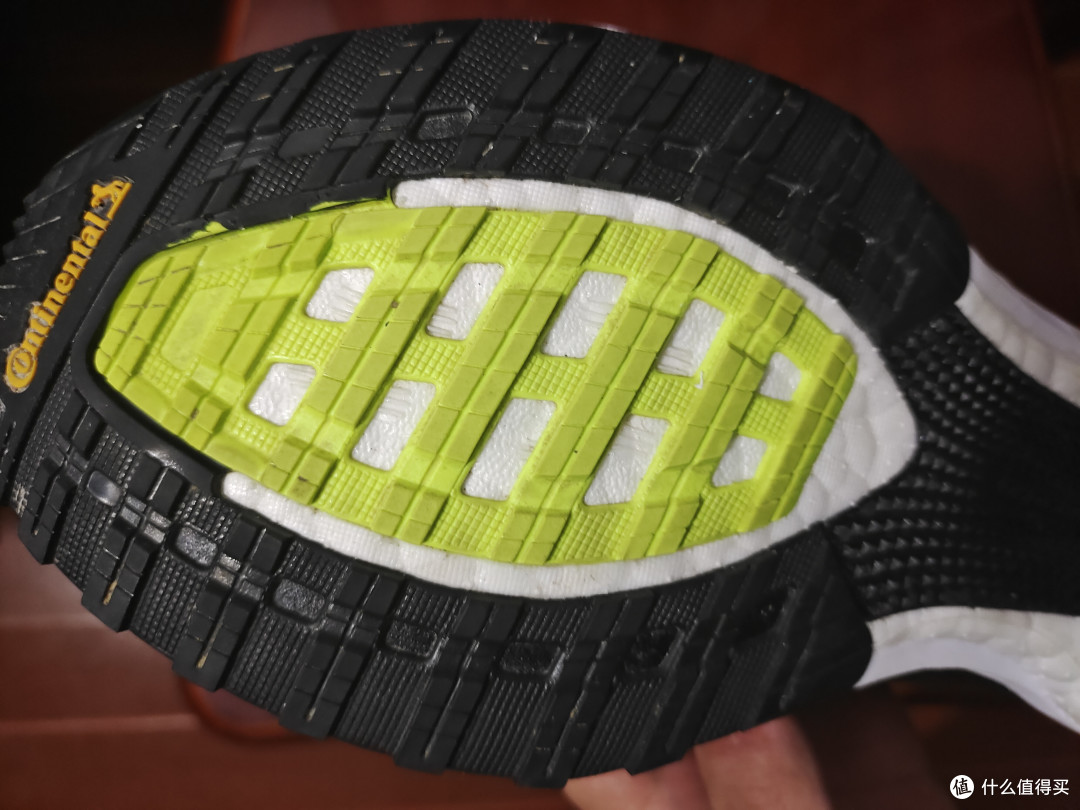 前掌adiwear 马牌的大底配置(大概) 不过中间那块有颜色的橡胶很像
