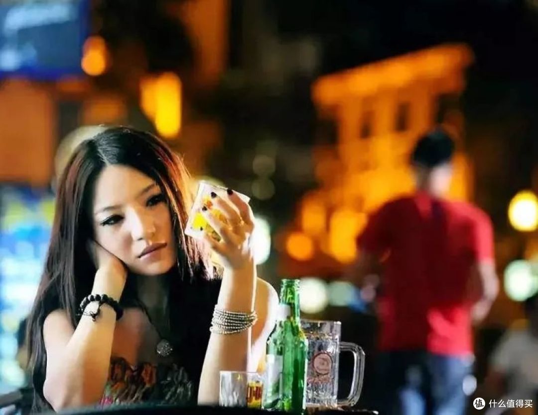 刚进大学的时候,真的不要急着去参加各种的酒局,真心的朋友都不是喝来