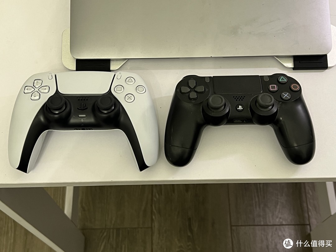 PS5手柄与PS4手柄比较