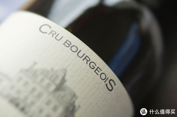 中级庄Cru Bourgeois属于有品质保障的葡萄酒，必须经过中级庄联盟评审委员会严格审核