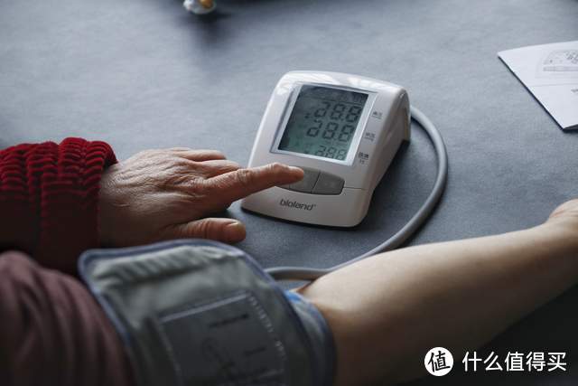 健康不能凭感觉，爱奥乐臂式电子血压计，给你科学的建议
