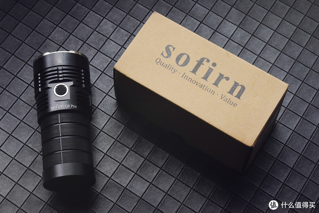 四眼小钢炮，亮度再升级！索菲恩Sofirn Q8 Pro强光手电体验