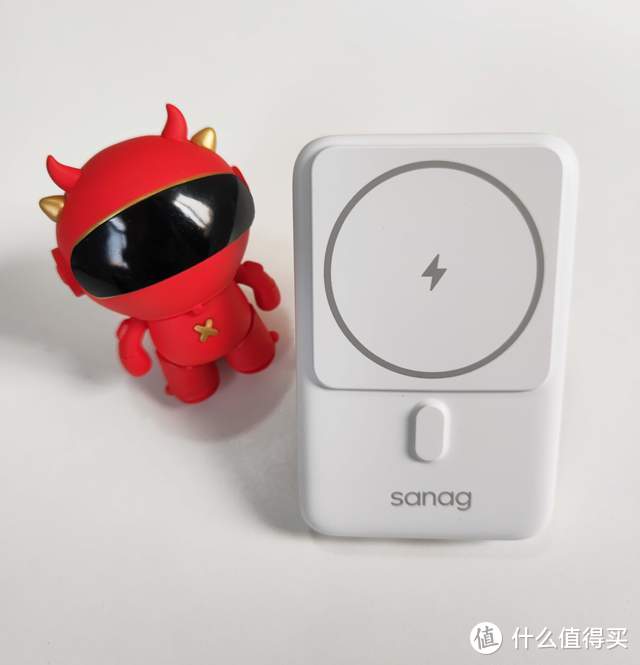 磁吸式移动电源Sanag C06的自我修养：有线、无线、手机、手表通吃