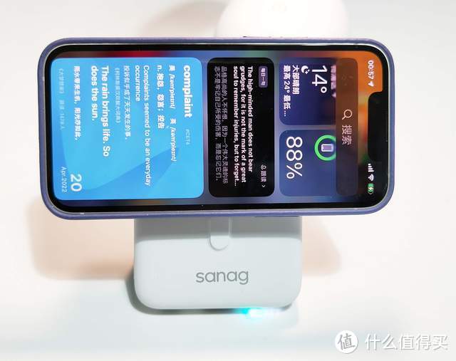 磁吸式移动电源Sanag C06的自我修养：有线、无线、手机、手表通吃