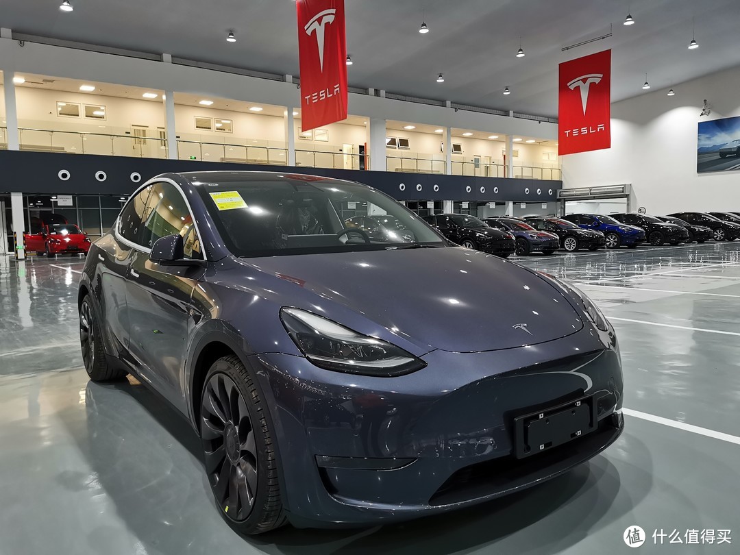 订车后连涨三次价的特斯拉Model Y Performance 高性能版提车记，聊聊交付、售后、电量、刹车那些事