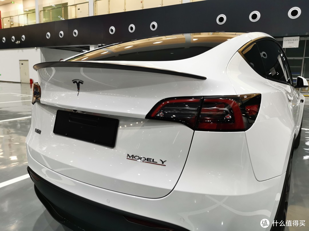 订车后连涨三次价的特斯拉Model Y Performance 高性能版提车记，聊聊交付、售后、电量、刹车那些事