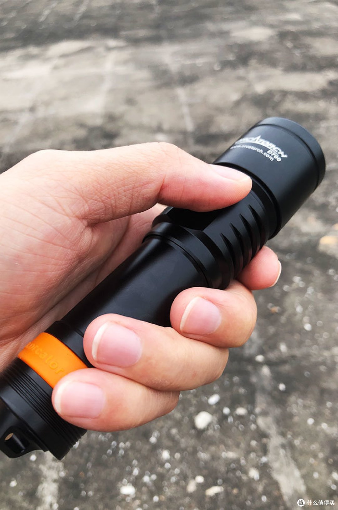 手持式潜水手电照明小巧好用人人都值得拥有