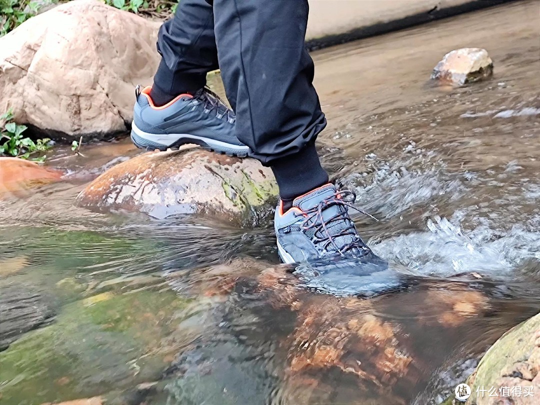 防水性能超棒的户外徒步鞋，你也想拥有吧？