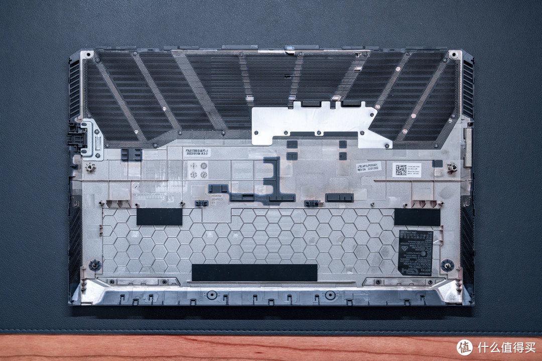 Dell 游匣 G15 2022 原装硬盘不够用？手把手教你升级 PCIe 4.0 固态硬盘及装机作业 