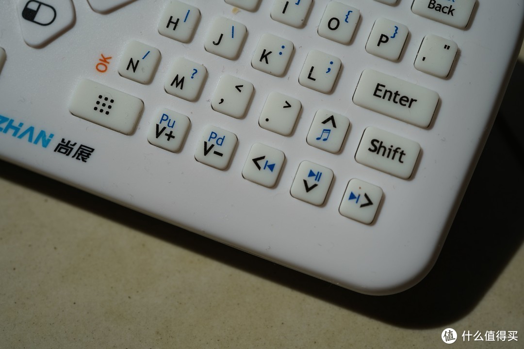 尚展F2S键鼠，既是鼠标又是键盘，还是体感游戏手柄，好神奇！