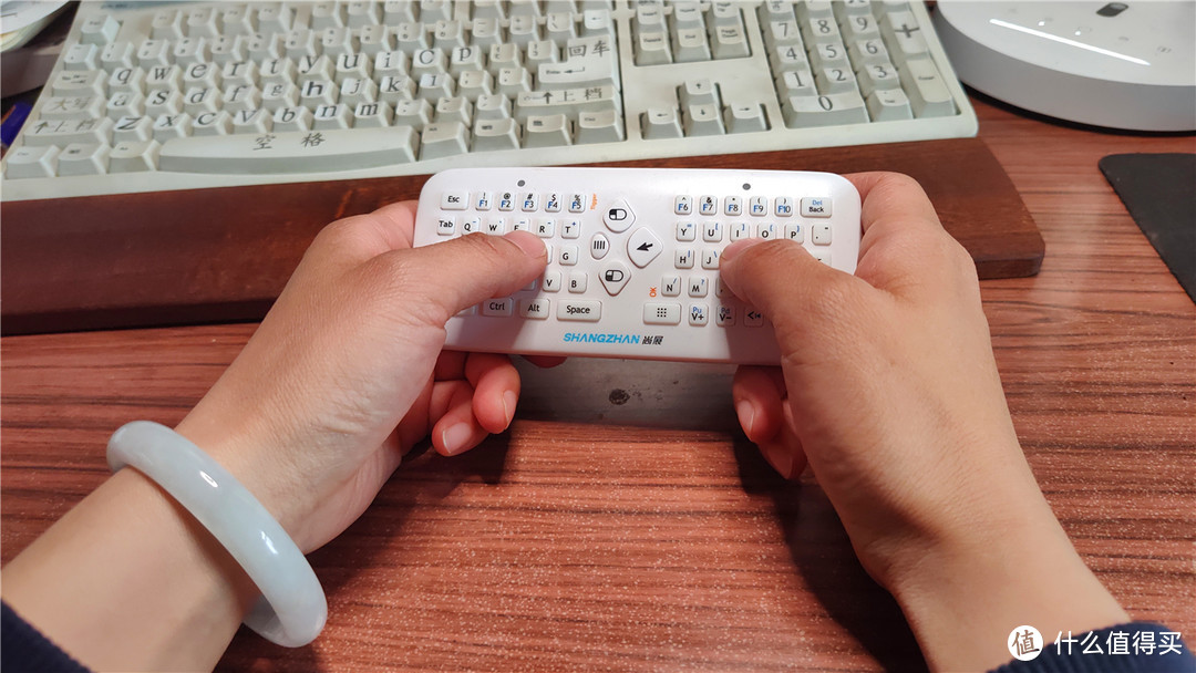 尚展F2S键鼠，既是鼠标又是键盘，还是体感游戏手柄，好神奇！