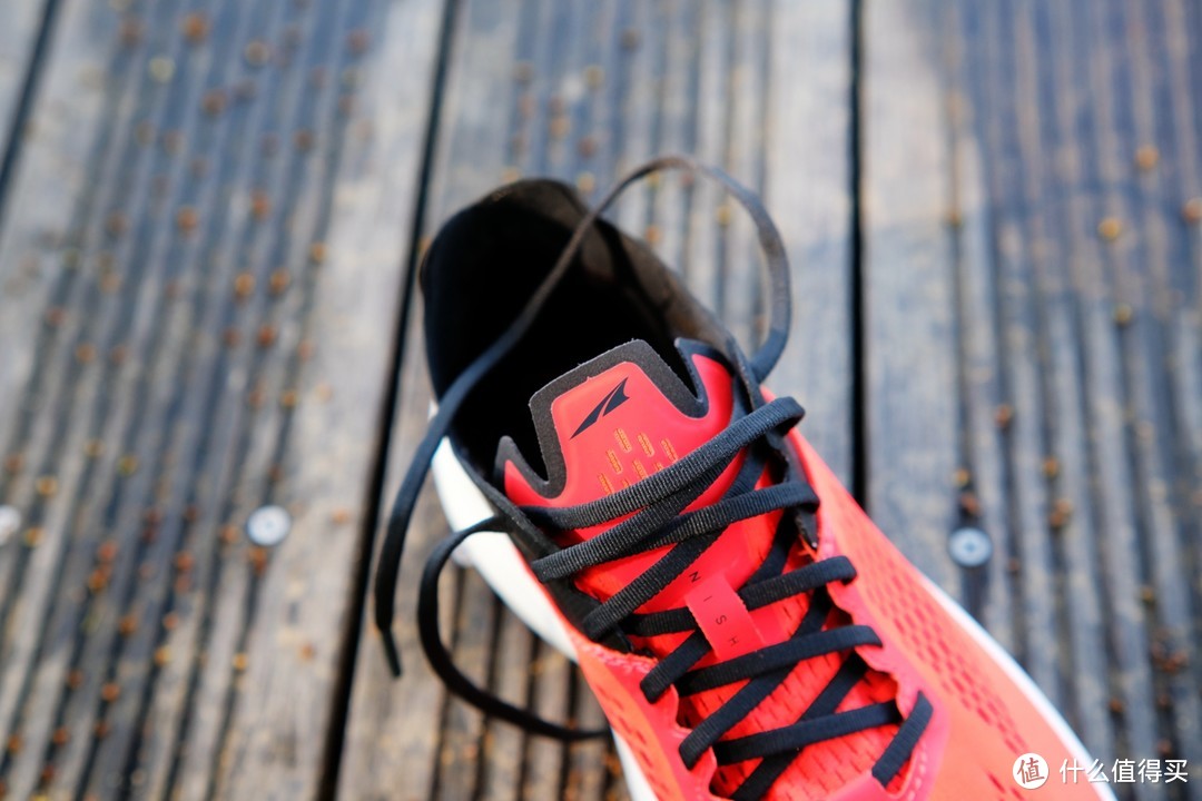 个性十足的Altra终于在2022推出了碳板跑鞋Vanish Carbon