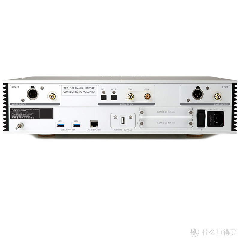 Aurender A20的输入输出接口。1个网络接口可读取网络，也可以在RENNEVA模式与NADAC连接，而且这部分还有双重隔离设计，可以隔离噪声；2个USB接口用于连接外部存储设备；USB Audio接口用于外接DAC的，可以输出高码流PCM音频以及DSD源码；另外，还提供了光纤和同轴。其中，同轴部分分别提供RCA和BNC两种接口；模拟输出部分则提供RCA和XLR两种接口，而且模拟部分可以调整音量