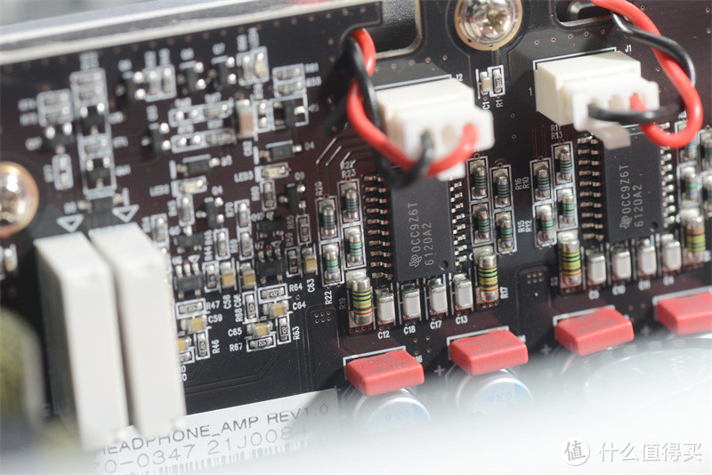 耳机输出电路以一对TPA6120A2耳机放大芯片为基础而制作