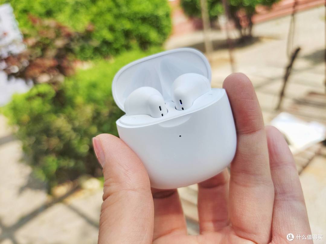 小巧的尊客x22耳机不分年龄差别统统是其音质的俘虏