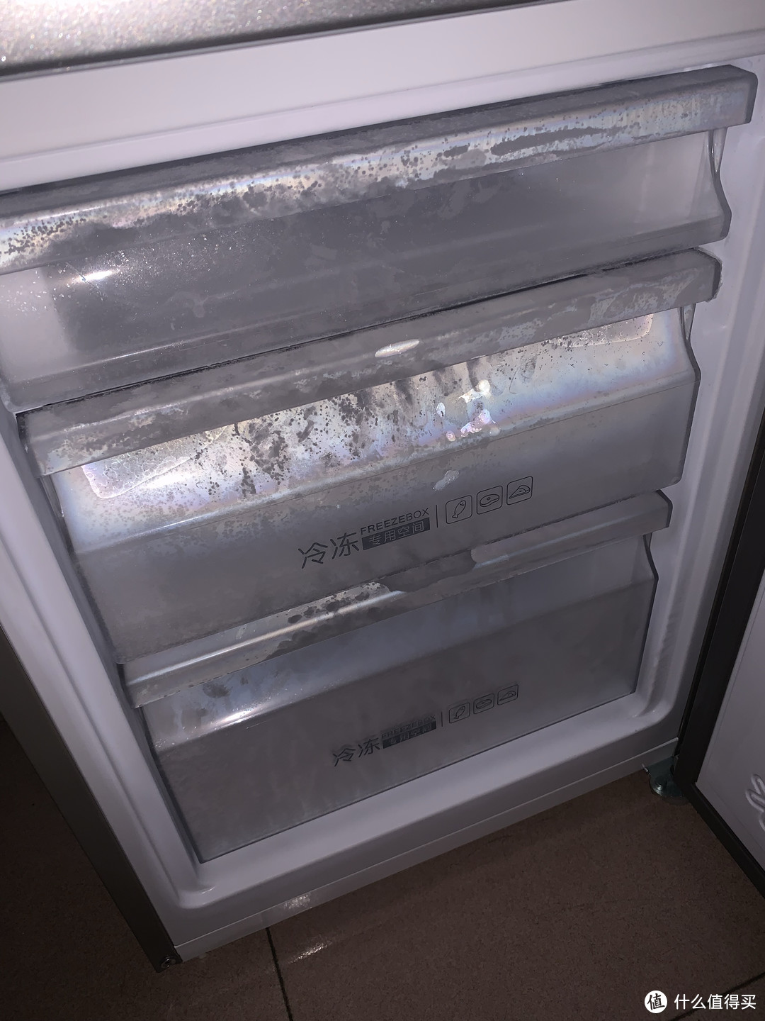 冷冻室的情况，德力西温度计放置在中间的抽屉，经过24h，温度为-26度
