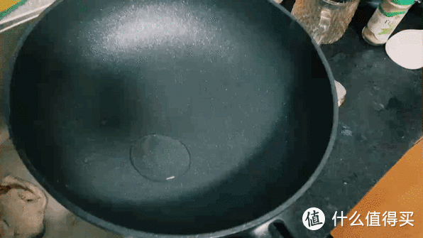 九阳造了一口超级耐造的爆炒不粘锅