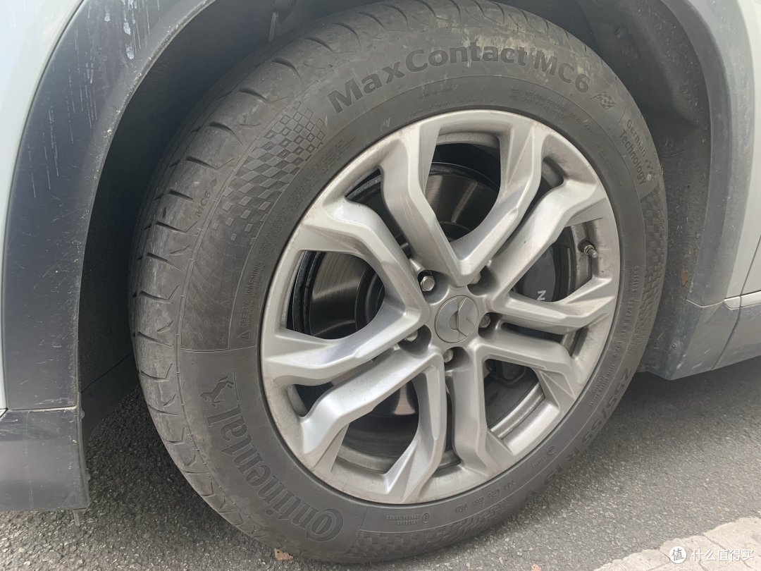 nvh方面,由于我驾驶的es8配备的是19寸轮毂,轮胎用的是马牌的mc6,而