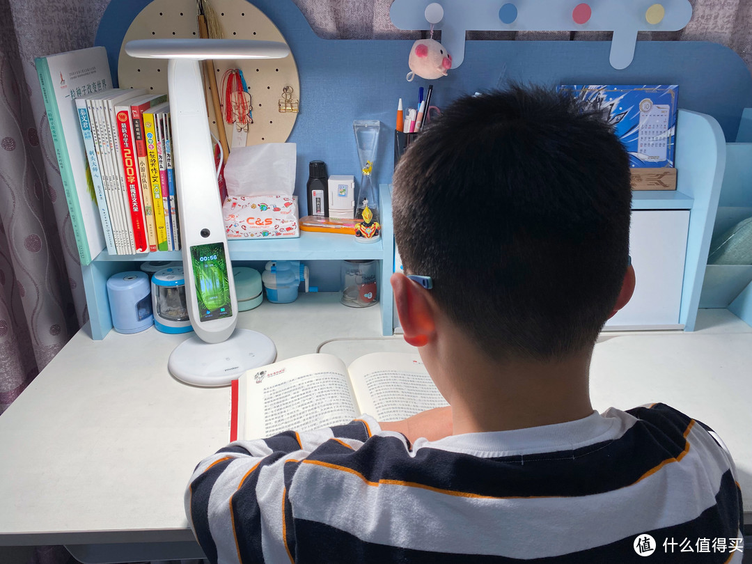 护眼、学习两不误！有道智能学习灯：孩子的小助手、家长的好帮手