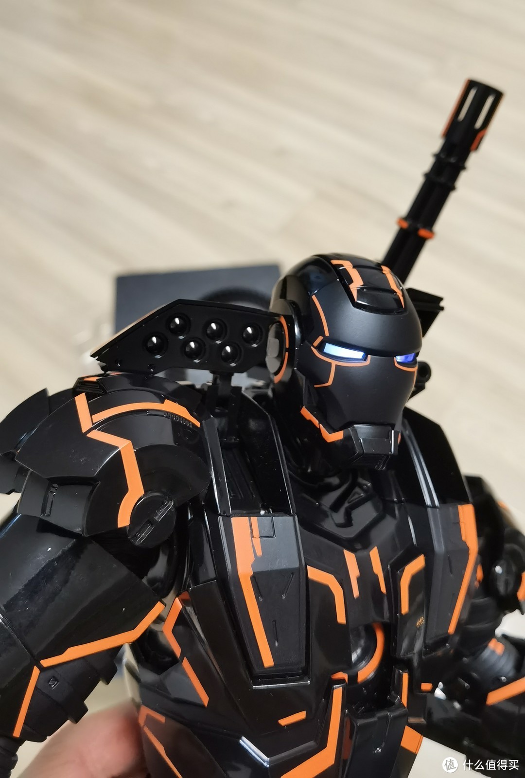 HOTTOYS战争机器1：6创战光速橙