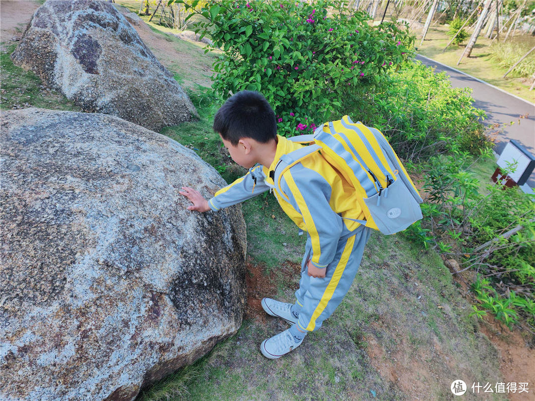 地平线8号儿童背包体验，释压护脊还颜值在线，这特么也太能造了