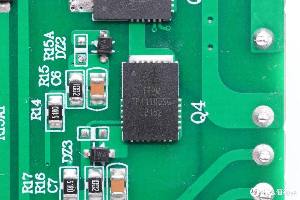 内置 TP44100SG 合封氮化镓开关管，泰高技术推出市面首款 240W 氮化镓 USB PD3.1多口快充电源参靠考设计