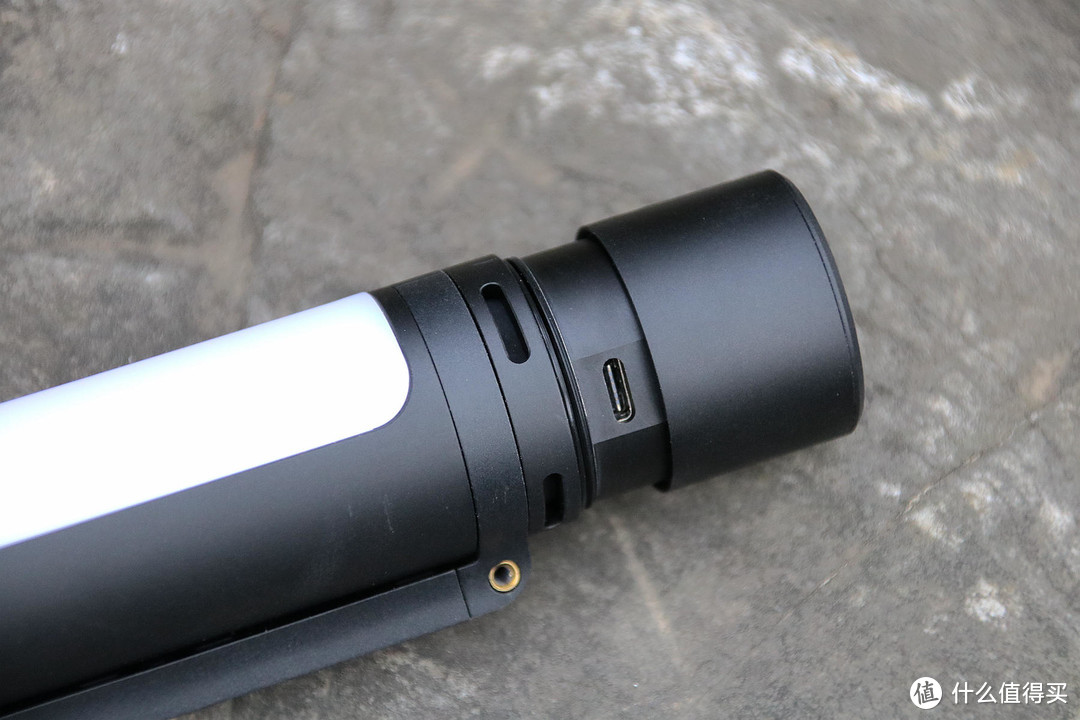 小米有品推出新款黑科技手电筒，能播放音乐+多种氛围灯模式