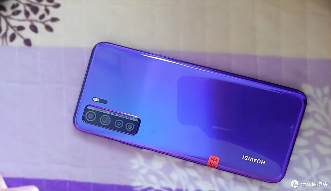 华为麒麟820芯鸿蒙系统6400万四摄44w闪充售价更亲民