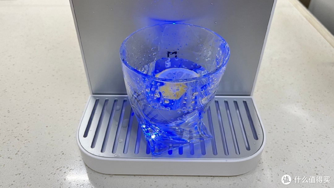 酷夏来临，可以来一台能做冷饮的台式净饮机！