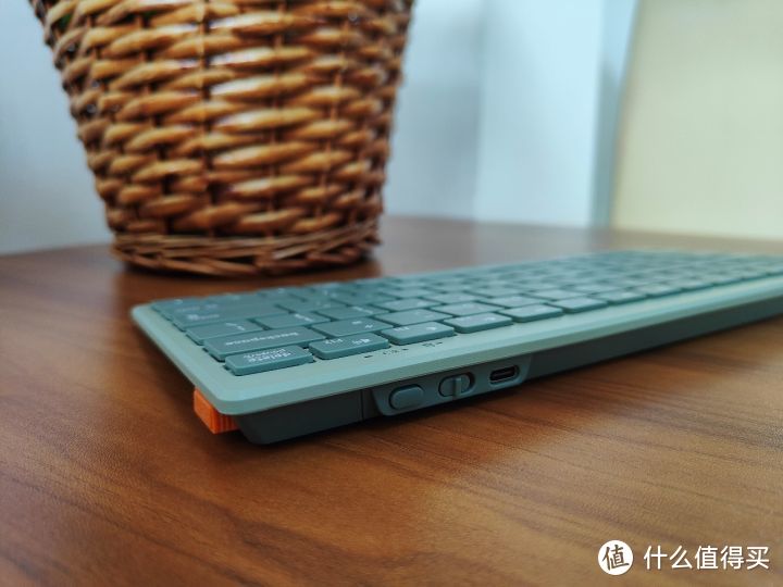 集舒适、时尚、便携于一身，双飞燕飞时代剪牙脚蓝牙键盘FBX51C全评测