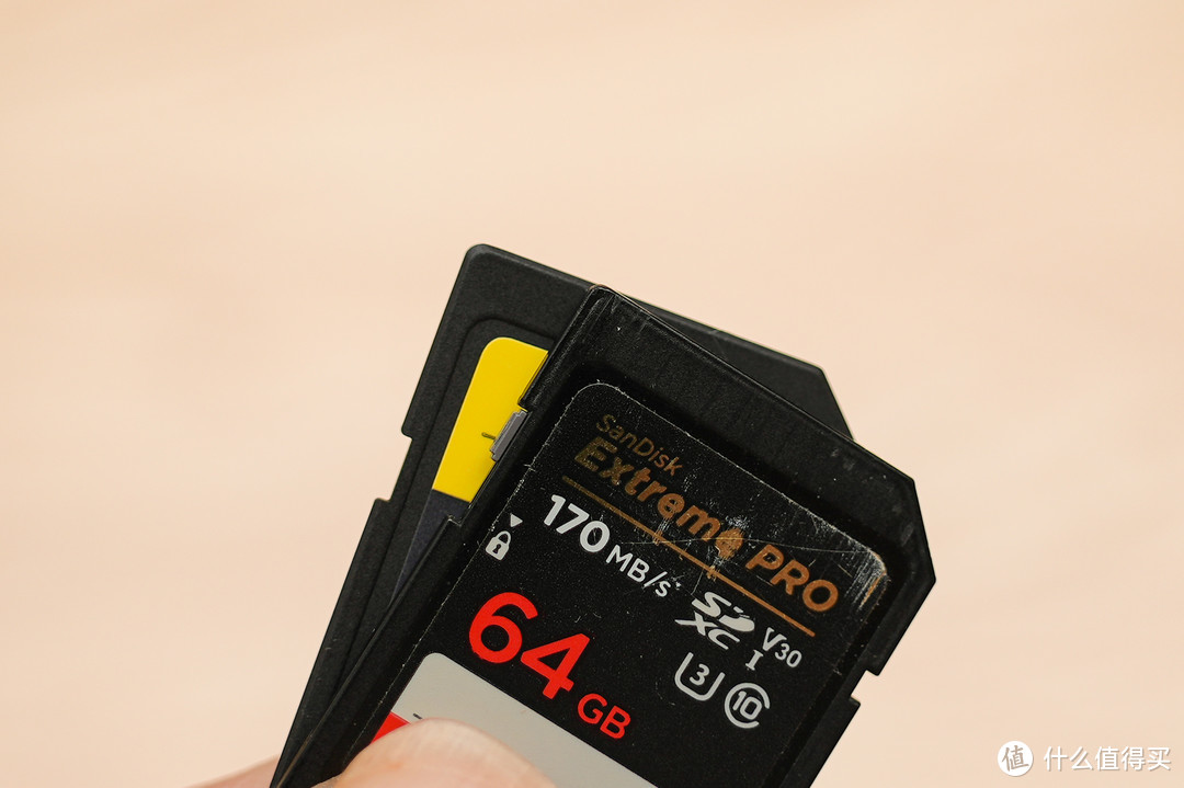 最适合 A7M4 的 SD 卡：索尼 V60 TOUGH 三防 SF-M256T SD卡 256G