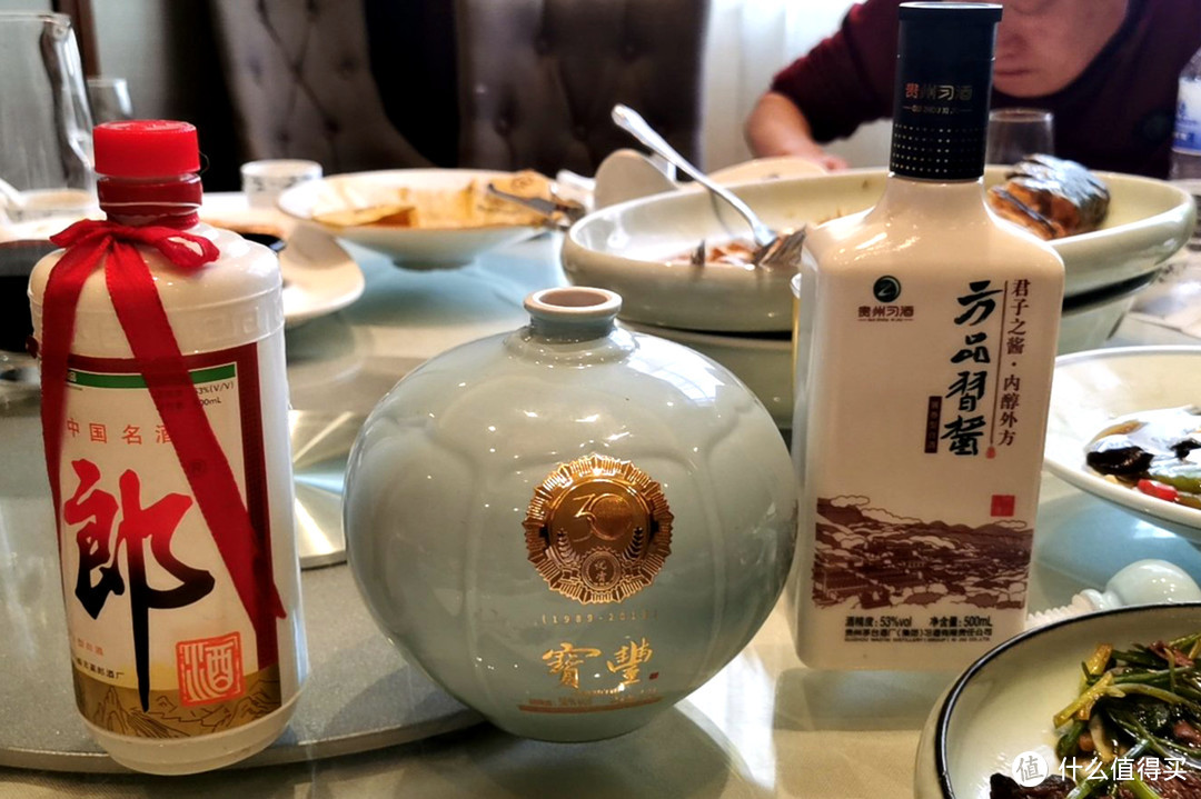 买酒时，你更注重“包装”还是“酒质”？老酒鬼直言：包装比酒贵的直接放弃