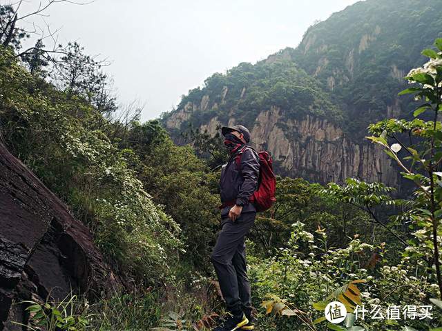 灵动清爽：黑冰夏日套装