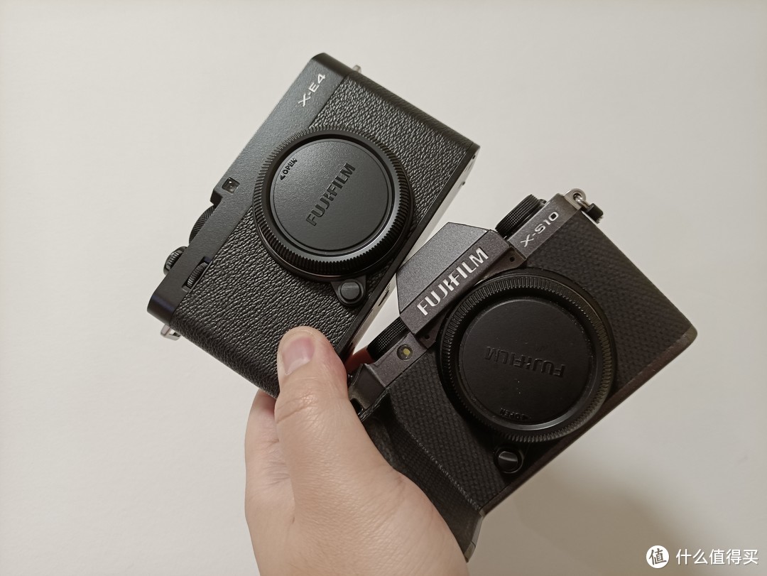 X-E4已经卖了，X-S10是贴过贴纸