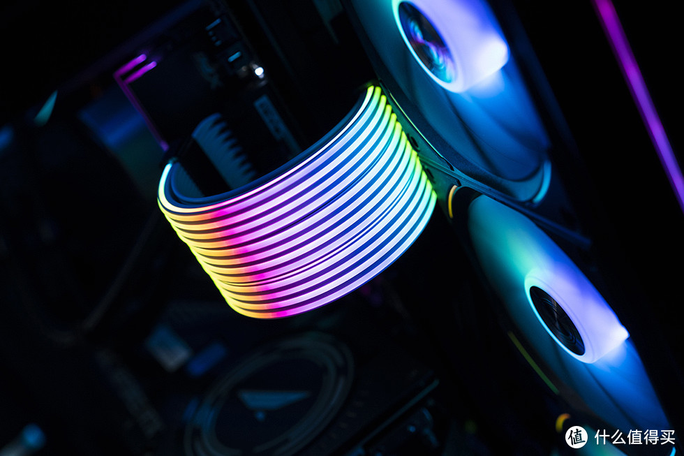 用联力第三代霓彩线打造一台流光溢彩的炫彩主机
