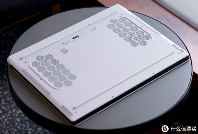 超薄高性能笔记本的完全体 — Alienware X17 评测