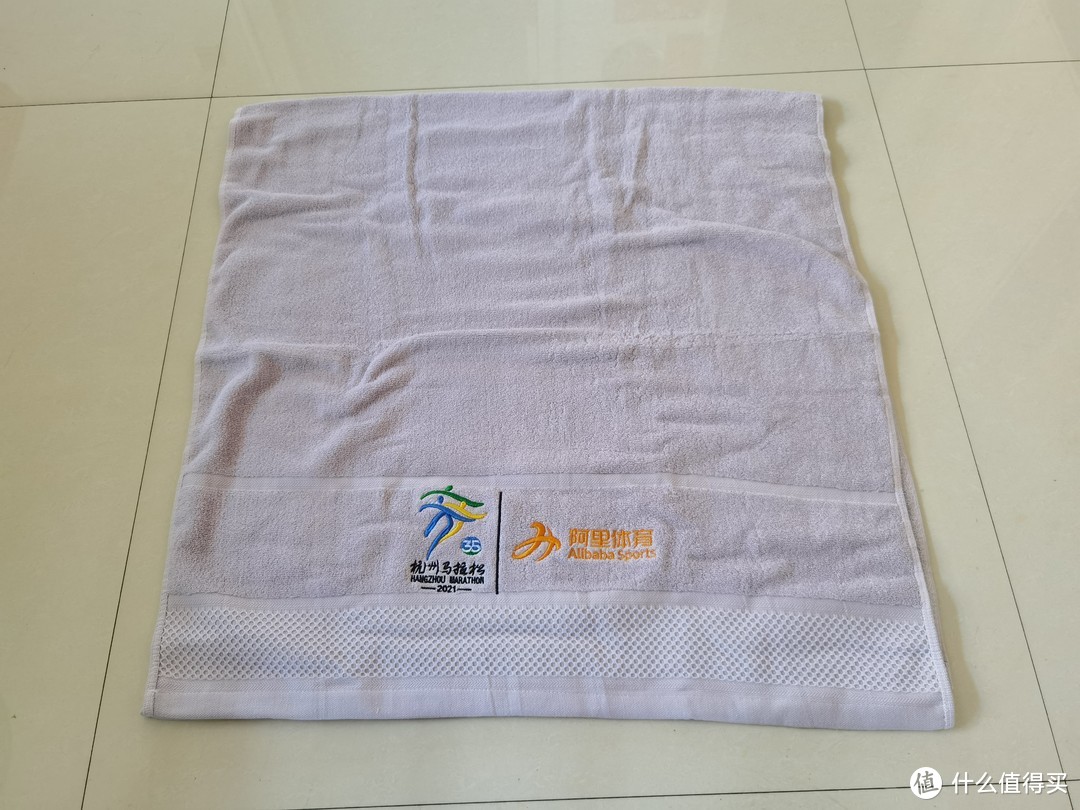 跑步的仪式感--杭州马拉松奖印及浴巾真香