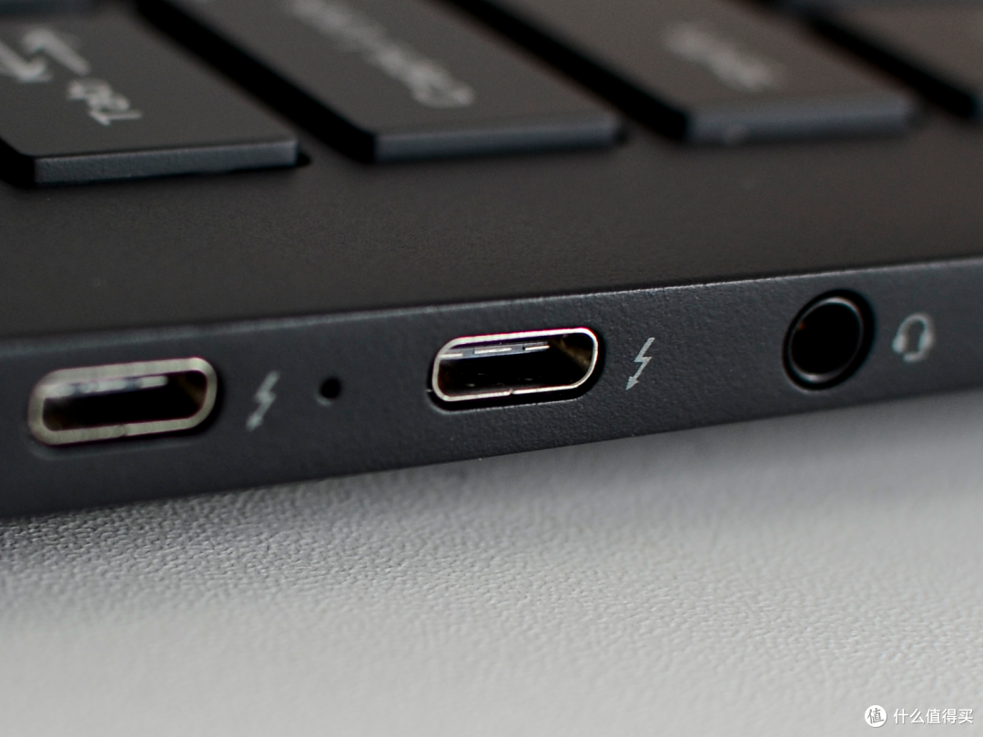 雷电3也开始使用usb-c接口了,从外观上看,雷电3接口和usb-c一模已样